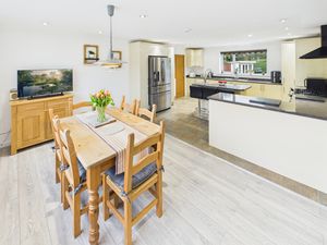 Dining Kitchen- click for photo gallery